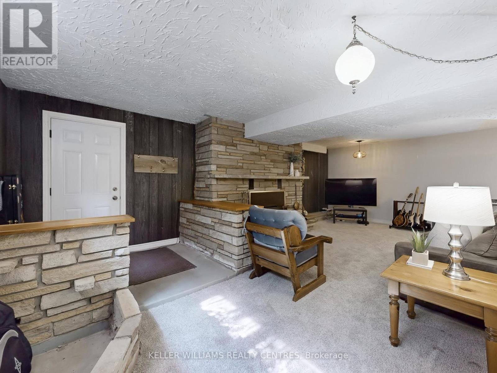 Photo 32 of 31 Henry Street, Georgina ON