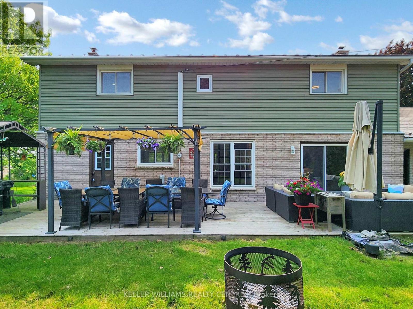 Photo 36 of 31 Henry Street, Georgina ON