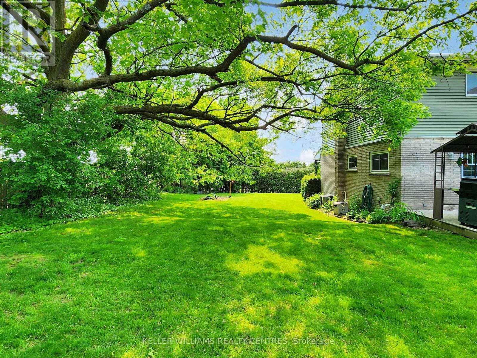 Photo 41 of 31 Henry Street, Georgina ON