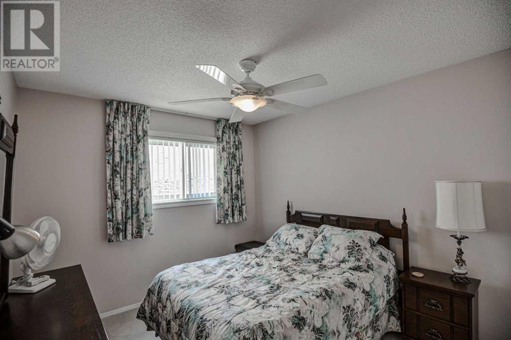 Single Family House Bi-level for Sale in  Somerglen Park SW Somerset Calgary 