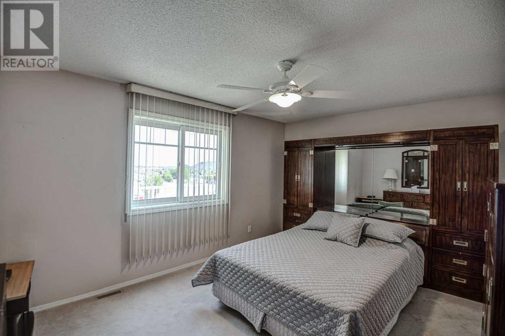 Single Family House Bi-level for Sale in  Somerglen Park SW Somerset Calgary 