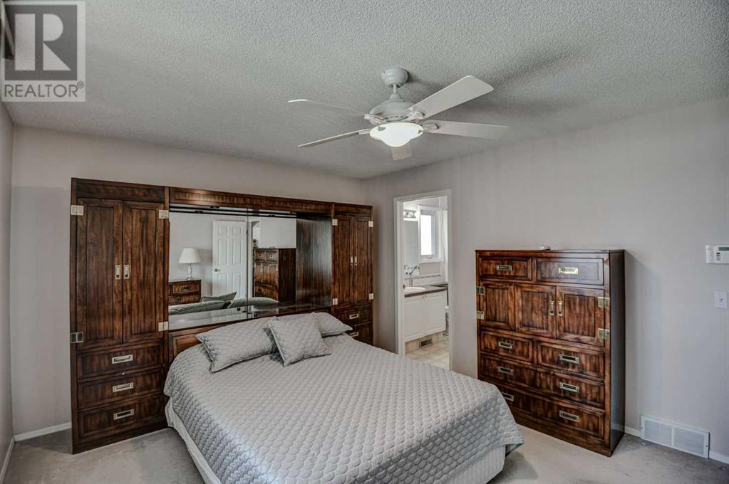 Single Family House Bi-level for Sale in  Somerglen Park SW Somerset Calgary 