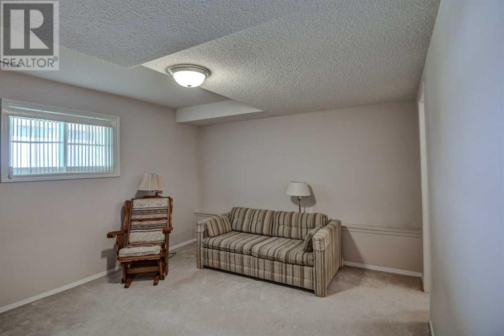 Single Family House Bi-level for Sale in  Somerglen Park SW Somerset Calgary 