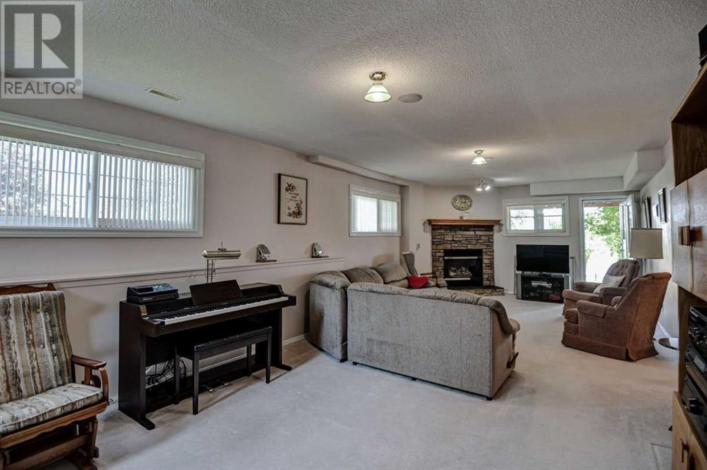 Single Family House Bi-level for Sale in  Somerglen Park SW Somerset Calgary 
