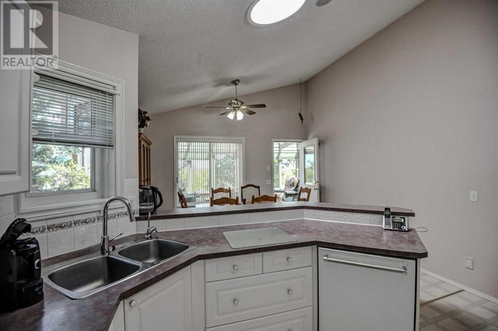 Single Family House Bi-level for Sale in  Somerglen Park SW Somerset Calgary 