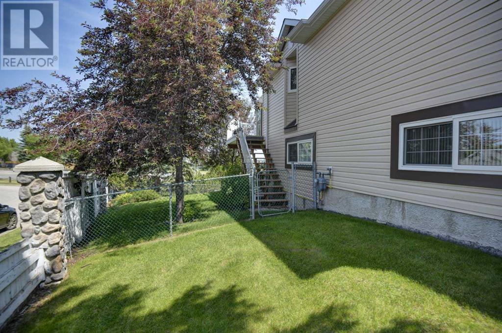 Single Family House Bi-level for Sale in  Somerglen Park SW Somerset Calgary 