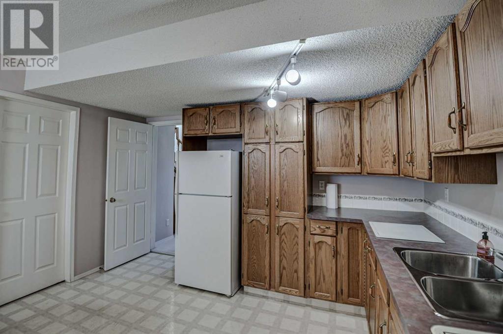 Single Family House Bi-level for Sale in  Somerglen Park SW Somerset Calgary 