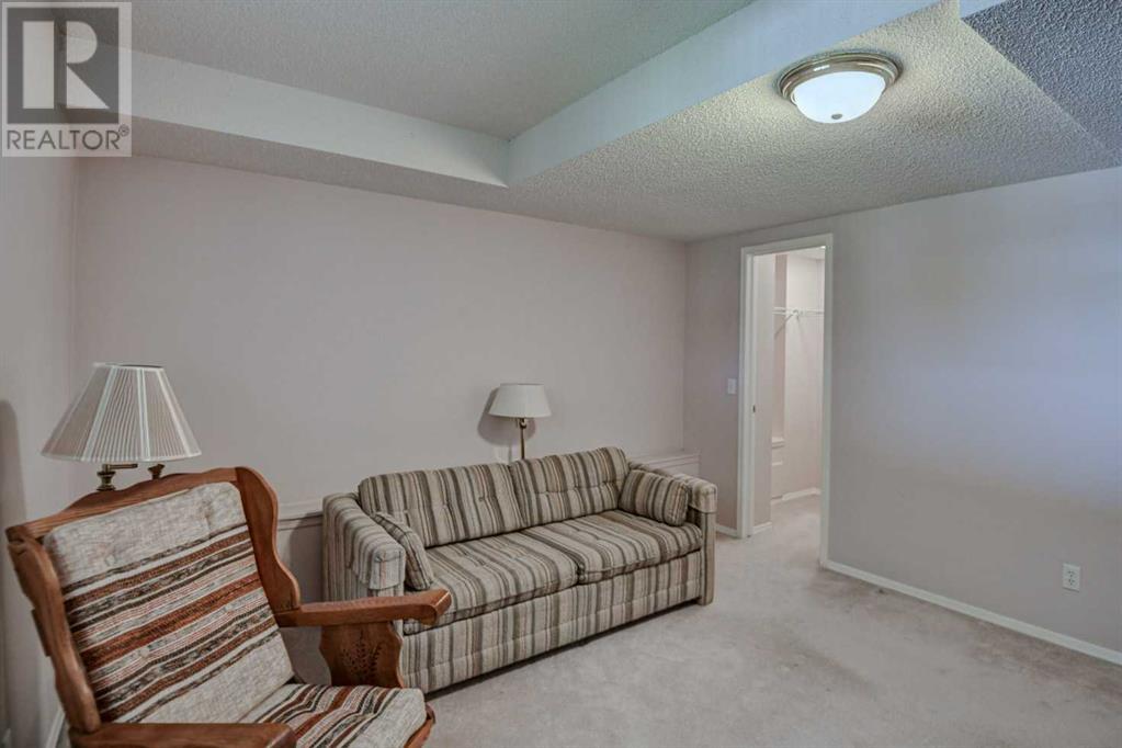 Single Family House Bi-level for Sale in  Somerglen Park SW Somerset Calgary 