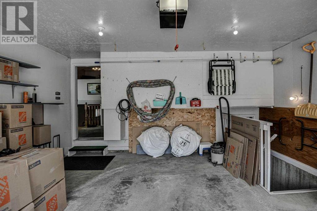 Single Family House Bi-level for Sale in  Somerglen Park SW Somerset Calgary 
