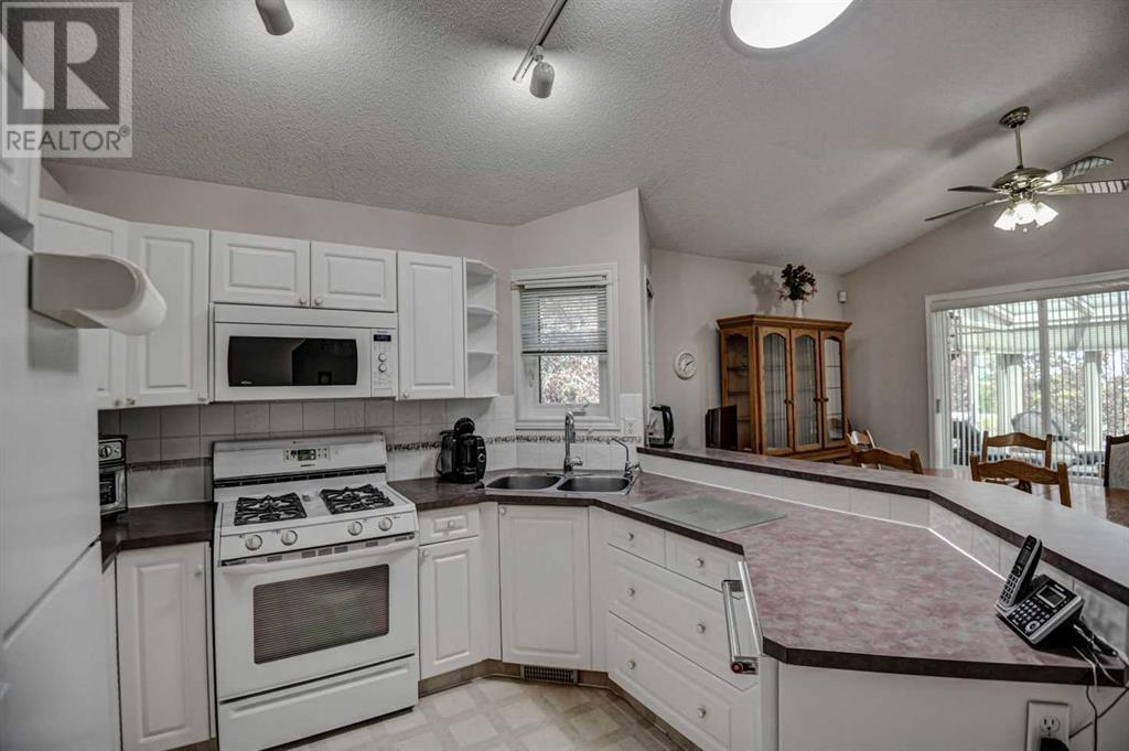 Single Family House Bi-level for Sale in  Somerglen Park SW Somerset Calgary 