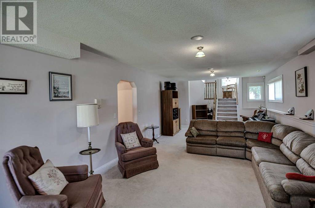 Single Family House Bi-level for Sale in  Somerglen Park SW Somerset Calgary 