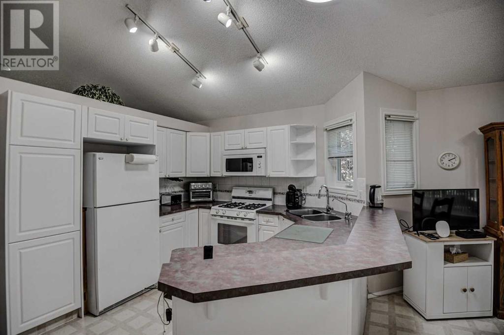Single Family House Bi-level for Sale in  Somerglen Park SW Somerset Calgary 