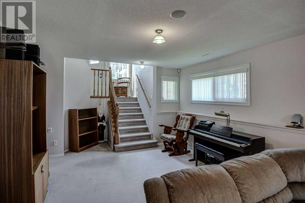 Single Family House Bi-level for Sale in  Somerglen Park SW Somerset Calgary 
