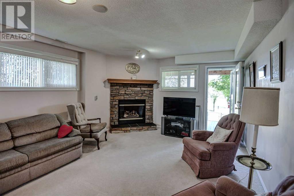 Single Family House Bi-level for Sale in  Somerglen Park SW Somerset Calgary 