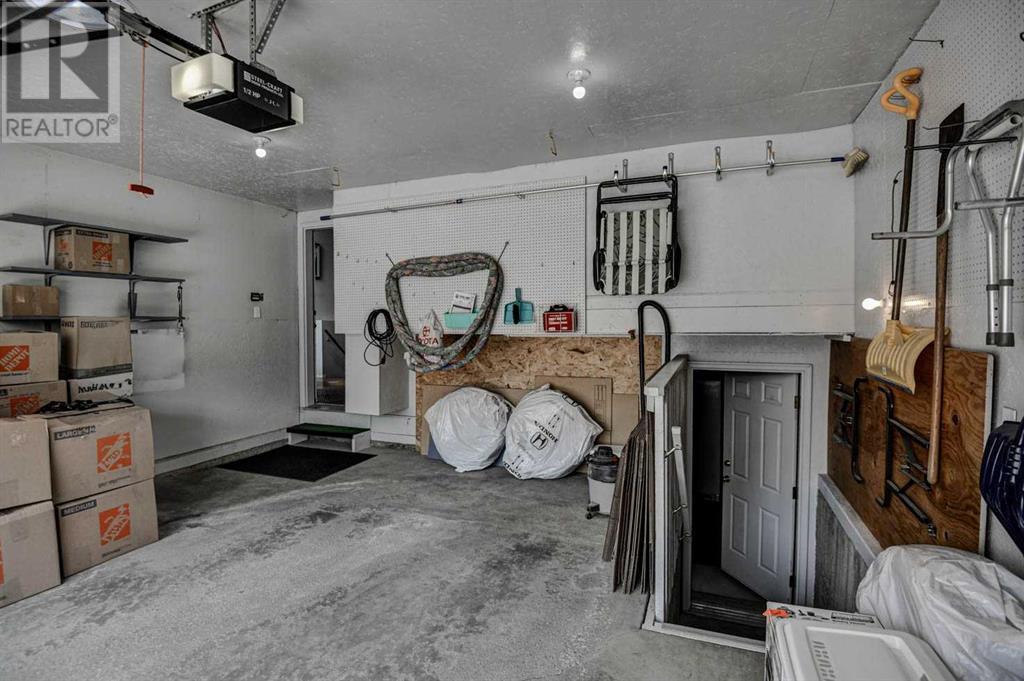 Single Family House Bi-level for Sale in  Somerglen Park SW Somerset Calgary 