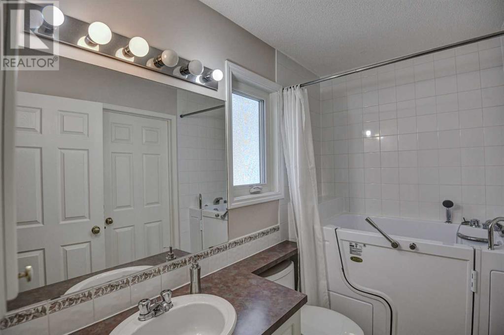 Single Family House Bi-level for Sale in  Somerglen Park SW Somerset Calgary 