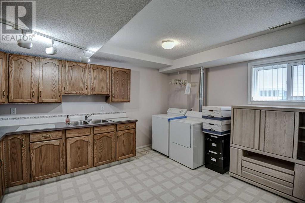 105 Somerglen Park SW, Calgary, Alberta