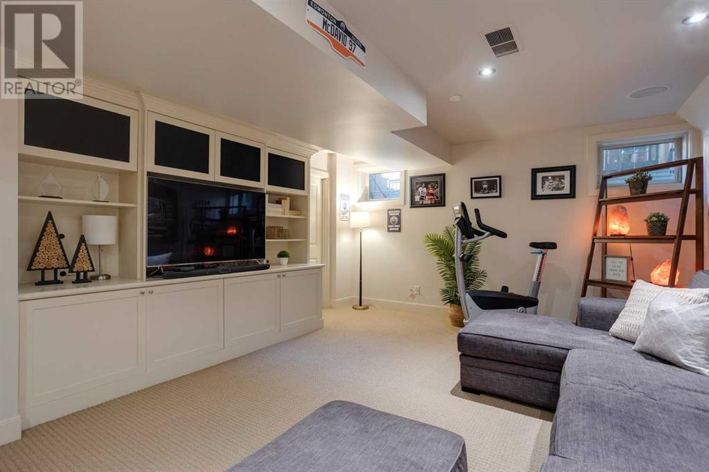 Single Family House for Sale in    Street NW Parkdale Calgary 