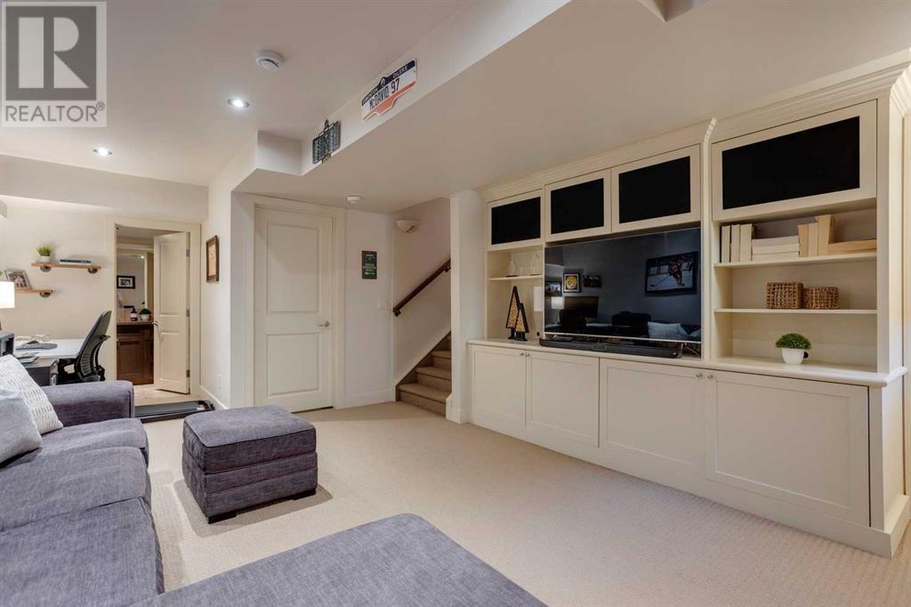 Single Family House for Sale in    Street NW Parkdale Calgary 