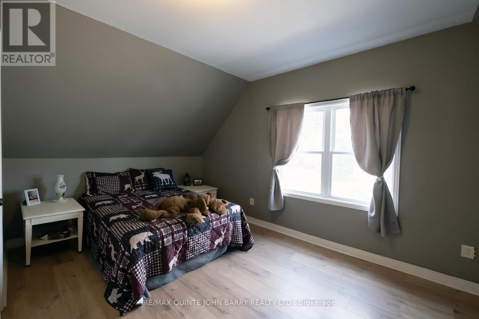 Photo 33 of 17 James Street, Quinte West ON