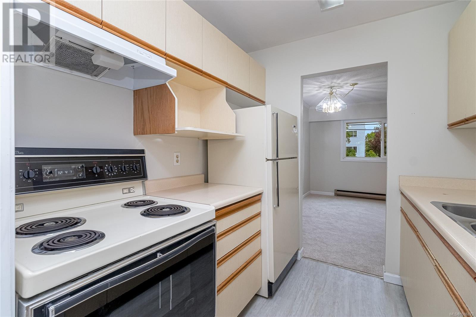 Single Family House for Sale in   Rockland Ave Victoria 