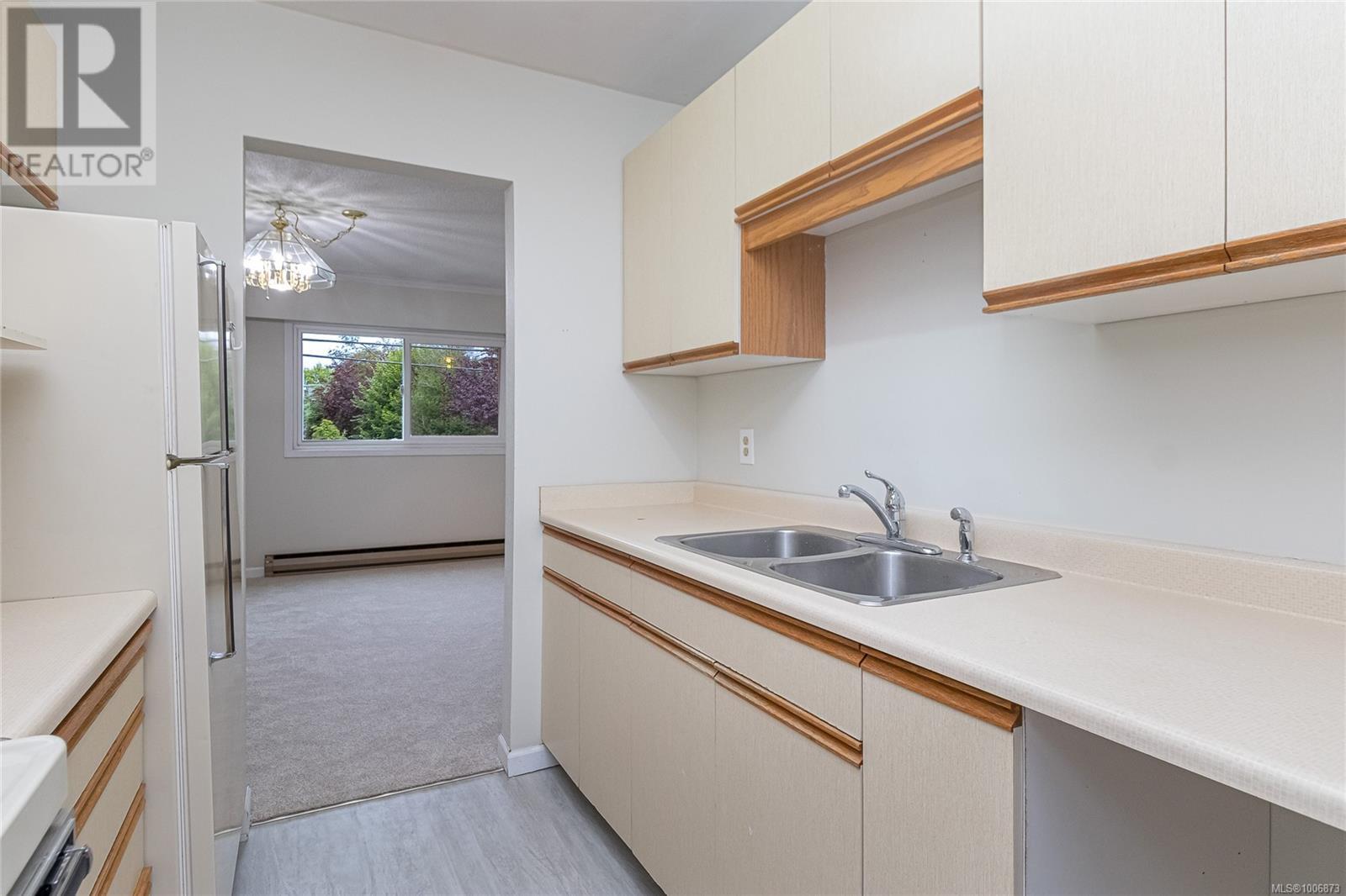 Single Family House for Sale in   Rockland Ave Victoria 