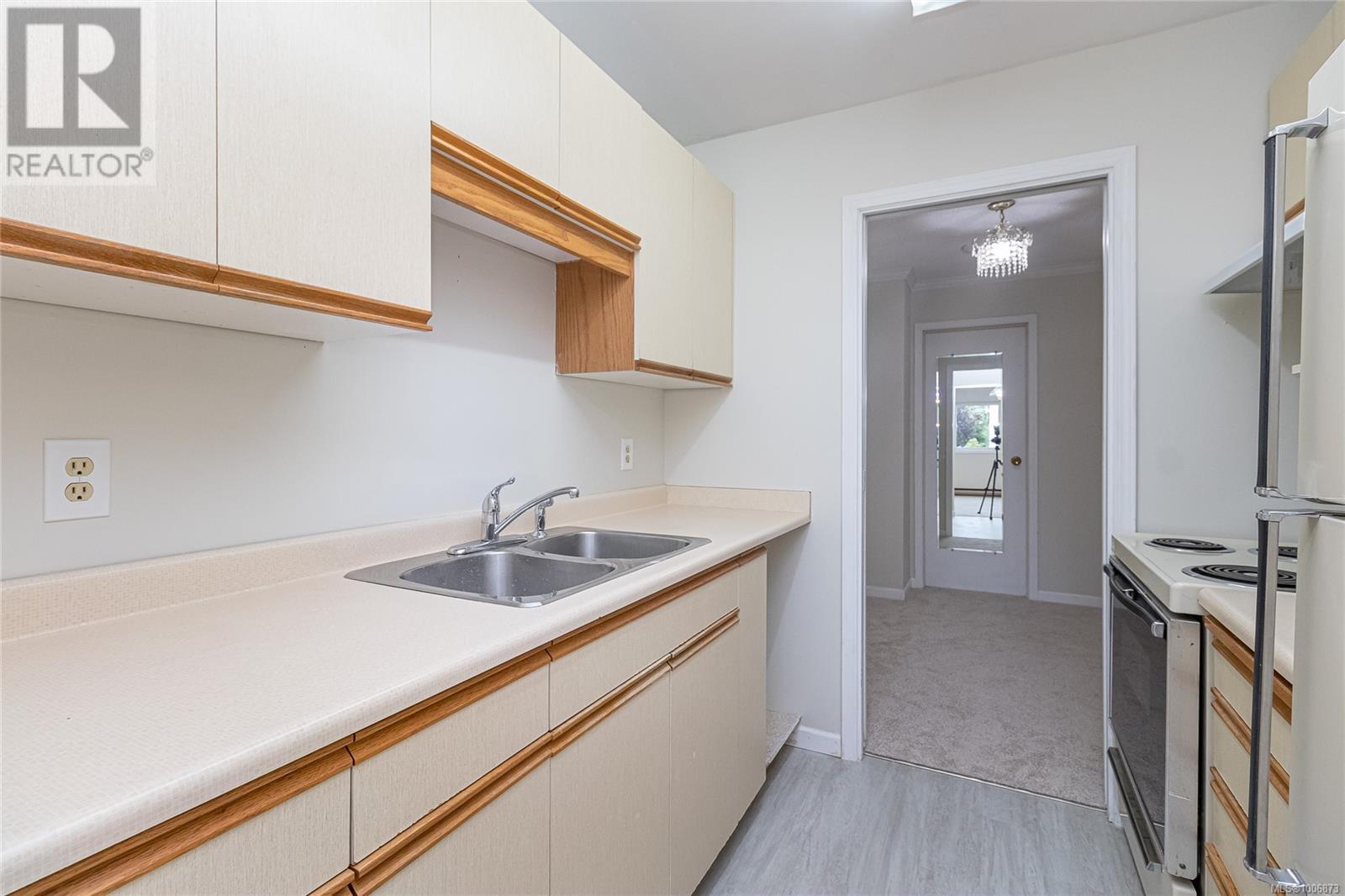 Single Family House for Sale in   Rockland Ave Victoria 