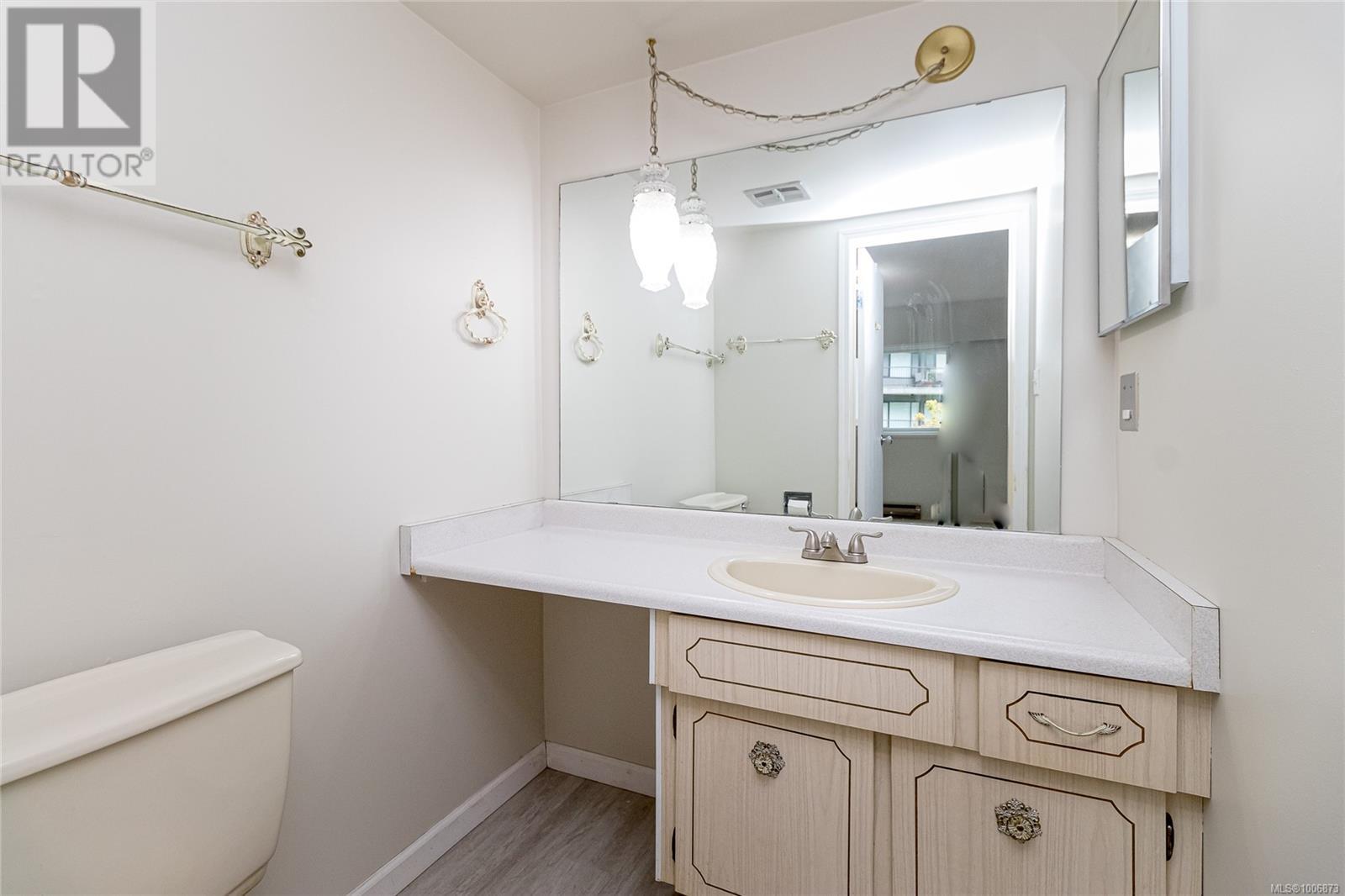 Single Family House for Sale in   Rockland Ave Victoria 