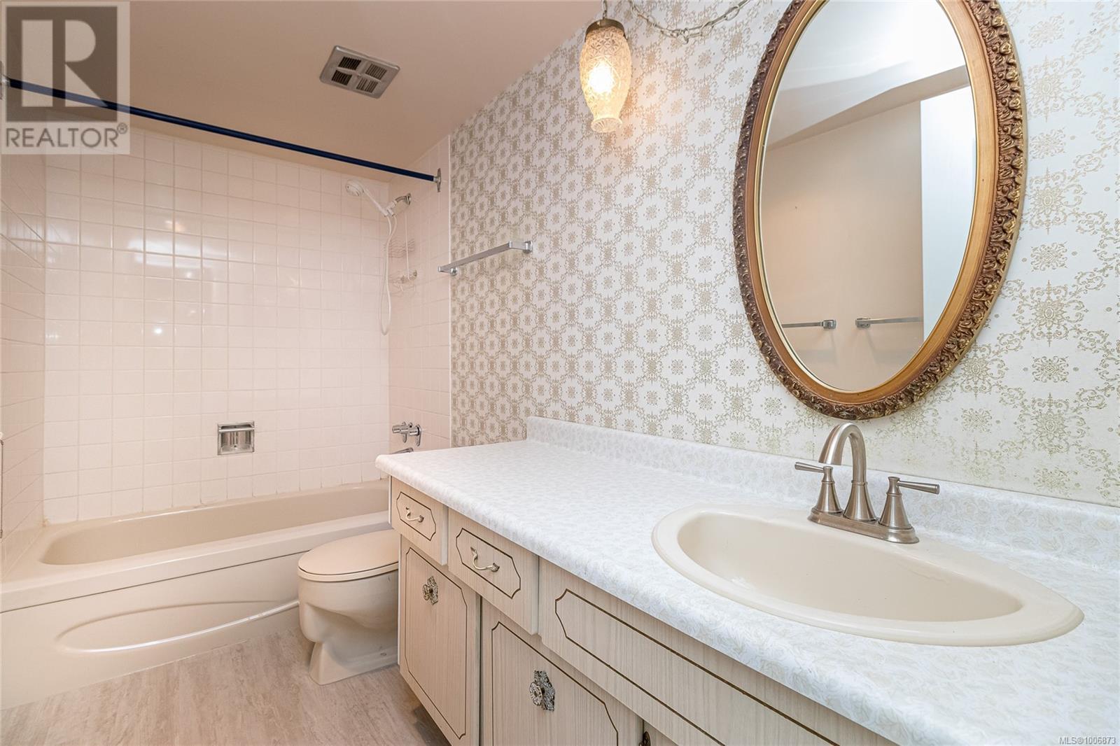 Single Family House for Sale in   Rockland Ave Victoria 