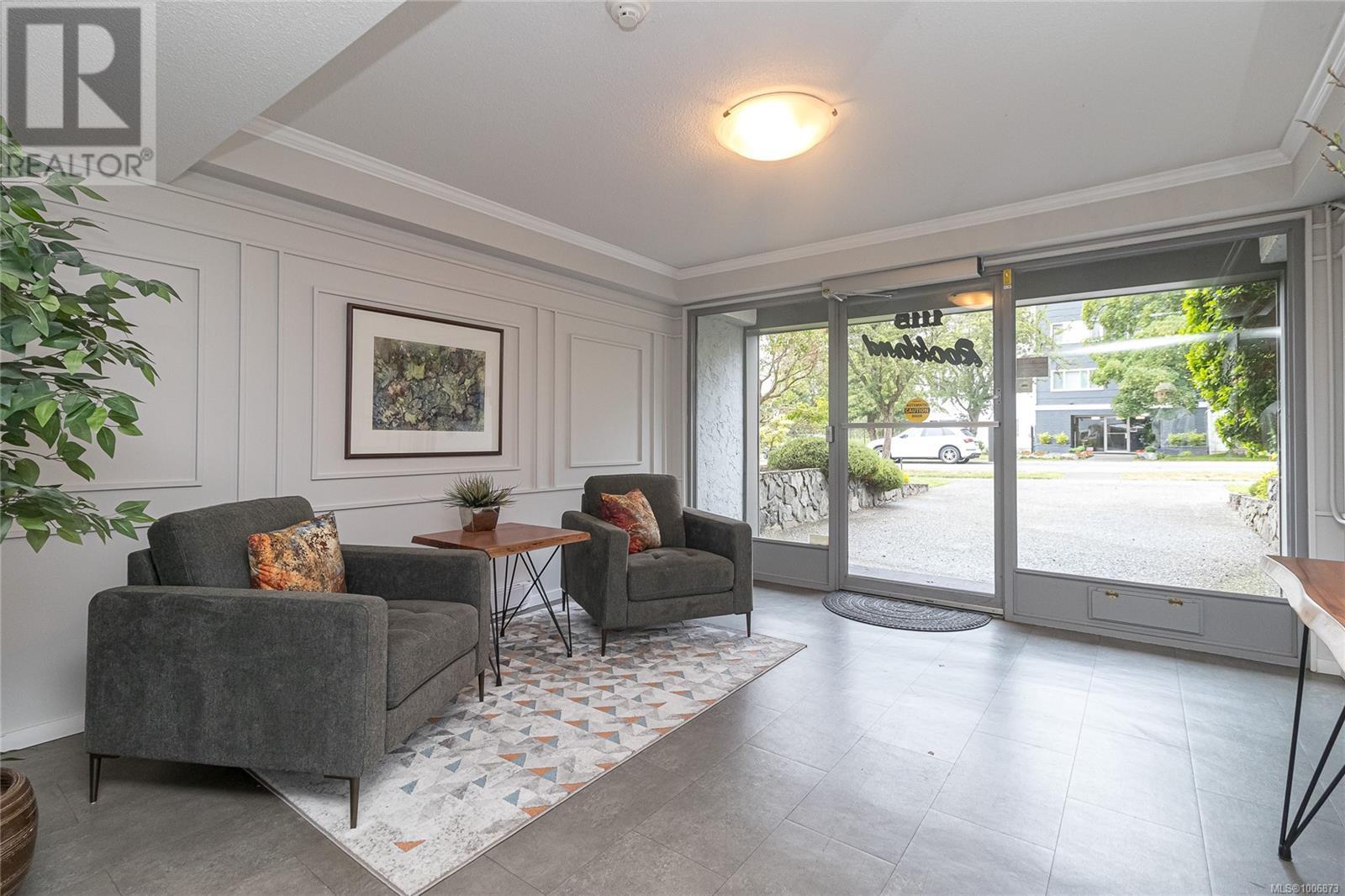 201 1115 Rockland Ave, Victoria, British Columbia