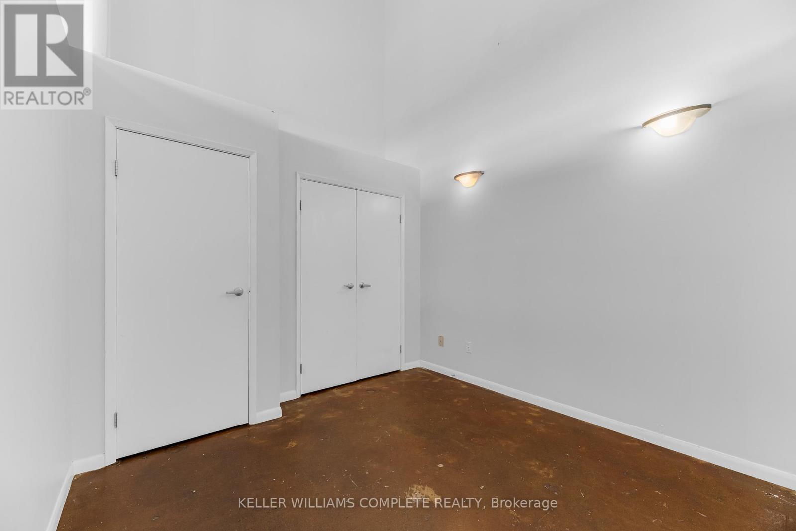 Photo 2 of 402 11 Rebecca Street, Hamilton ON
