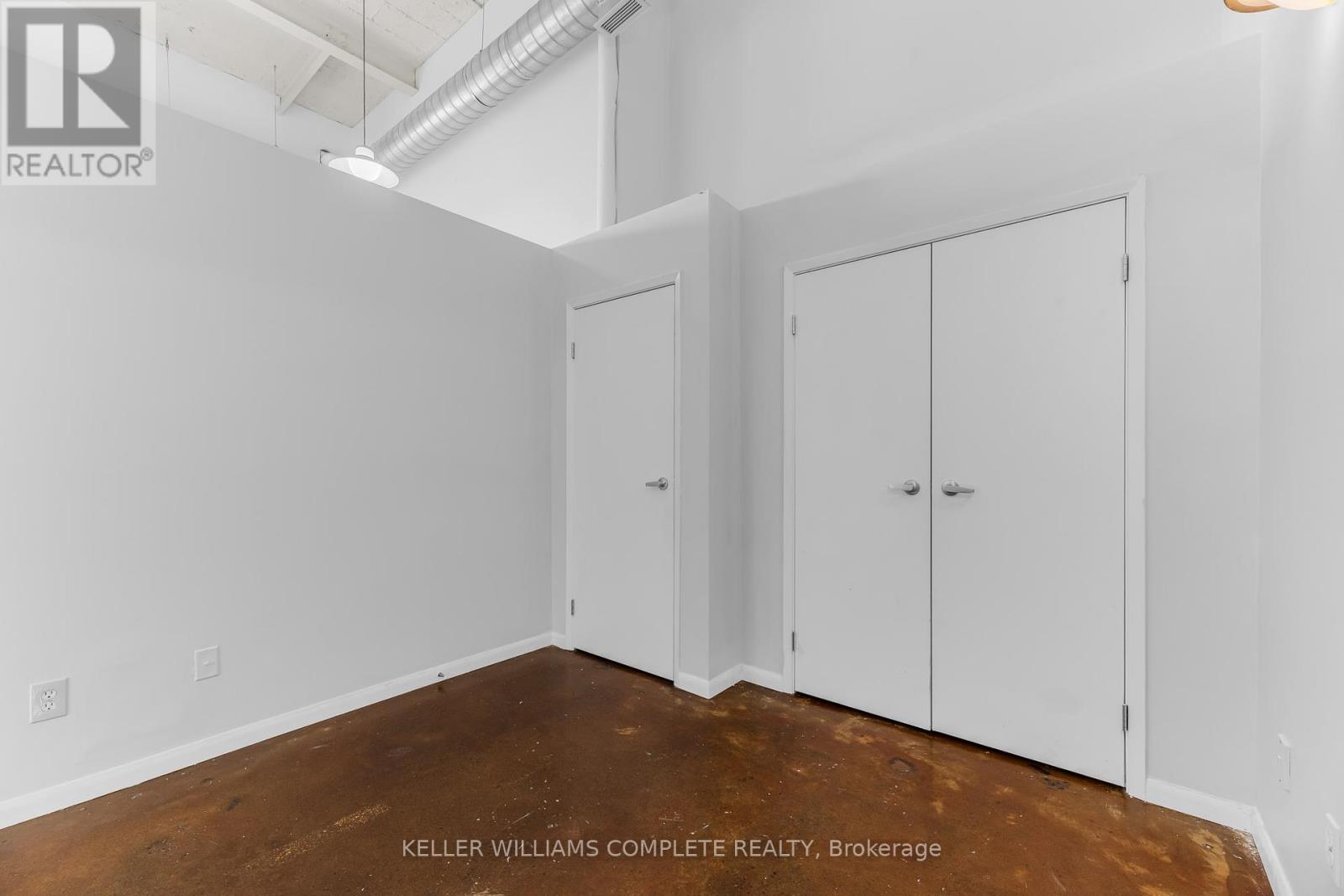 Photo 12 of 402 11 Rebecca Street, Hamilton ON