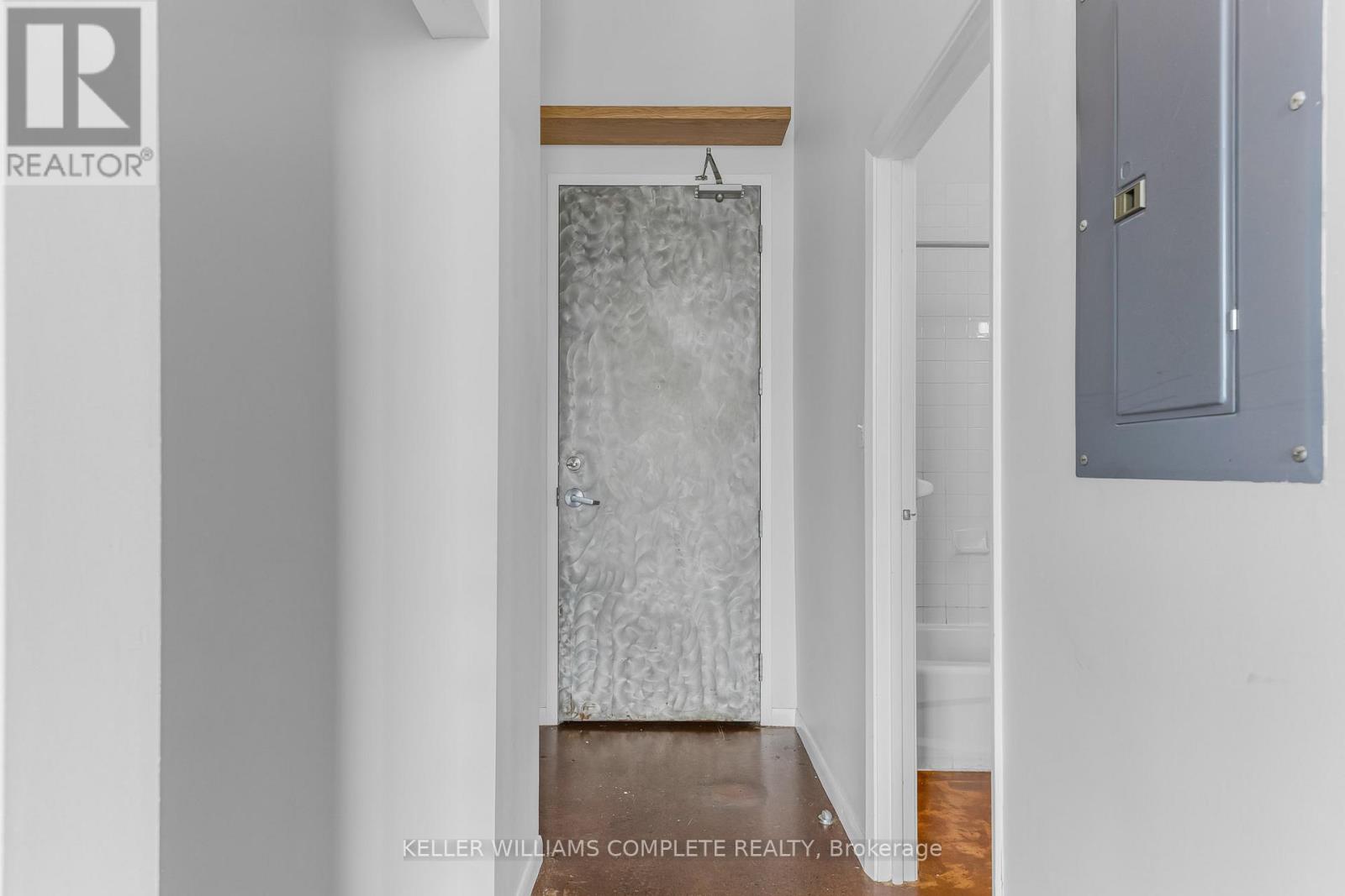 Photo 4 of 402 11 Rebecca Street, Hamilton ON