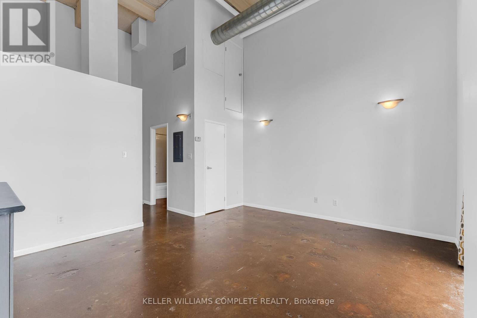 Photo 10 of 402 11 Rebecca Street, Hamilton ON
