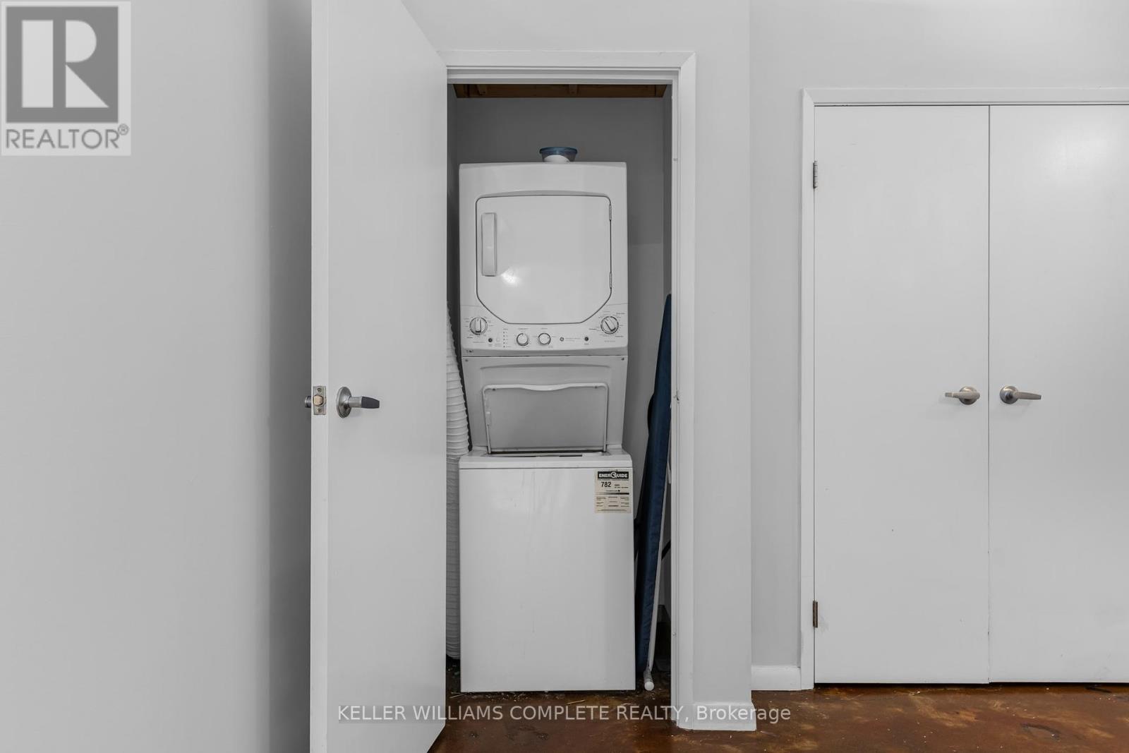 Photo 13 of 402 11 Rebecca Street, Hamilton ON