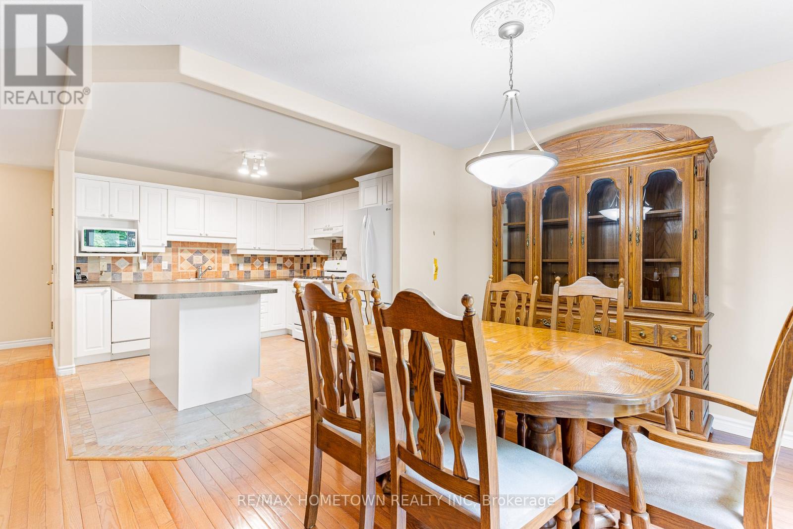 Photo 8 of 271 Beley Street, Brockville ON