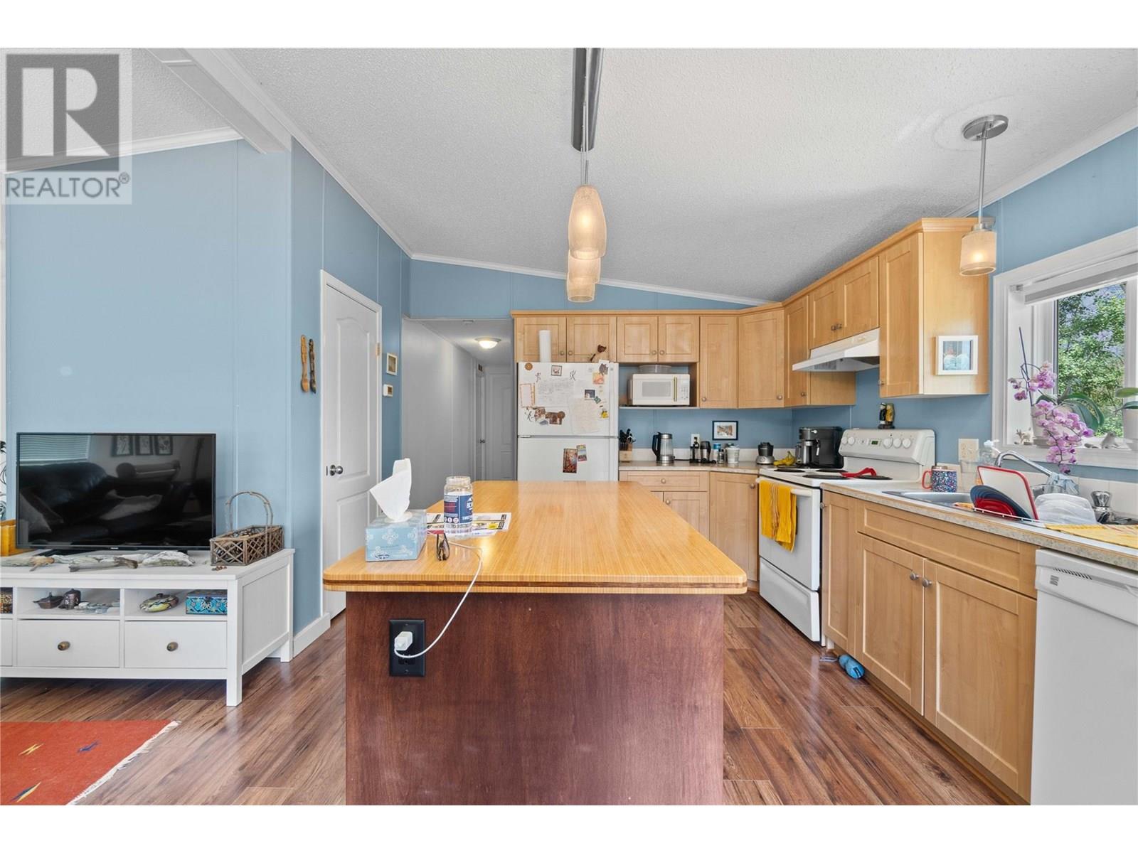 Photo 13 of 4421 73 Avenue Ne, Salmon Arm BC