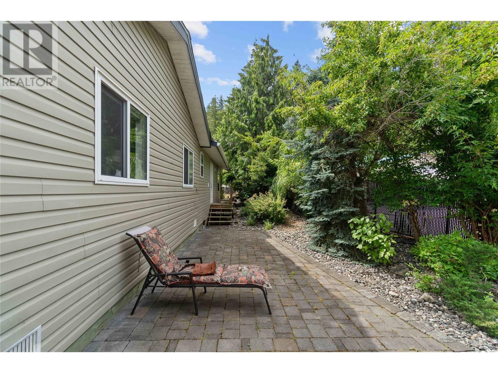 Photo 4 of 4421 73 Avenue Ne, Salmon Arm BC