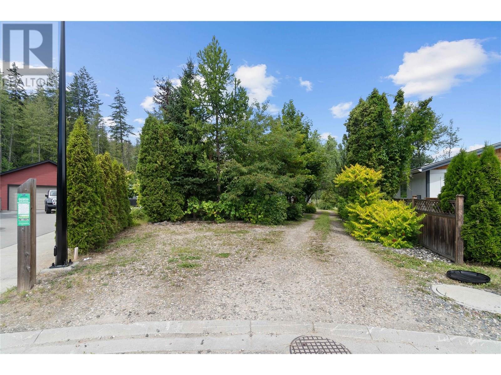 Photo 10 of 4421 73 Avenue Ne, Salmon Arm BC