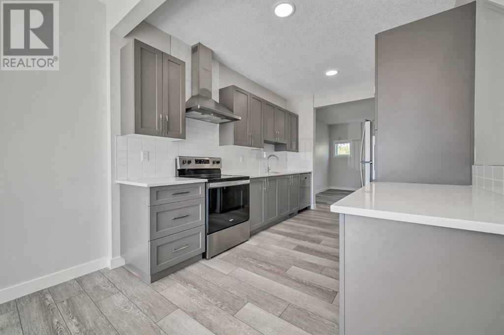 Single Family House for Sale in  Tuscany Summit Square NW Tuscany Calgary 