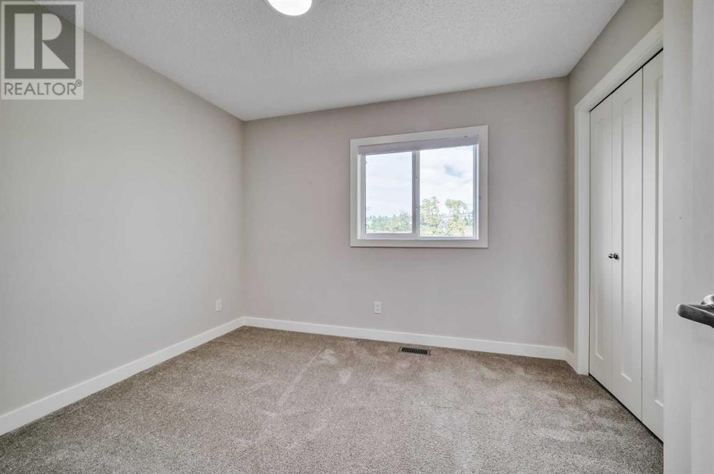 Single Family House for Sale in  Tuscany Summit Square NW Tuscany Calgary 