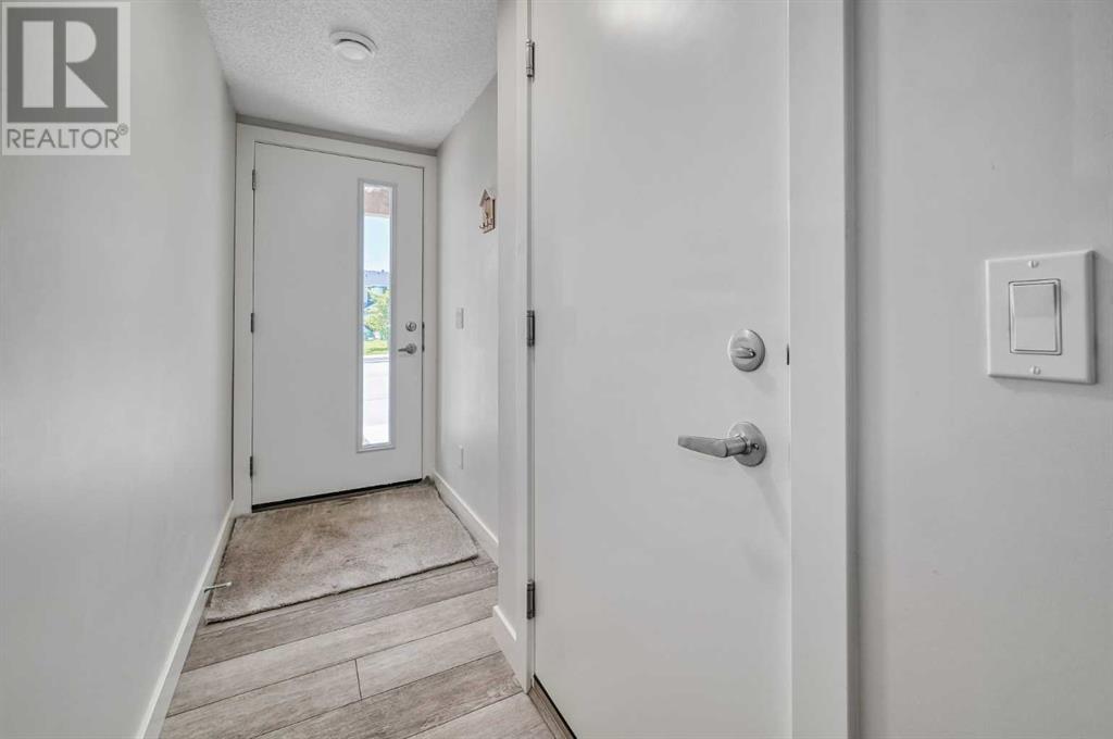 Single Family House for Sale in  Tuscany Summit Square NW Tuscany Calgary 