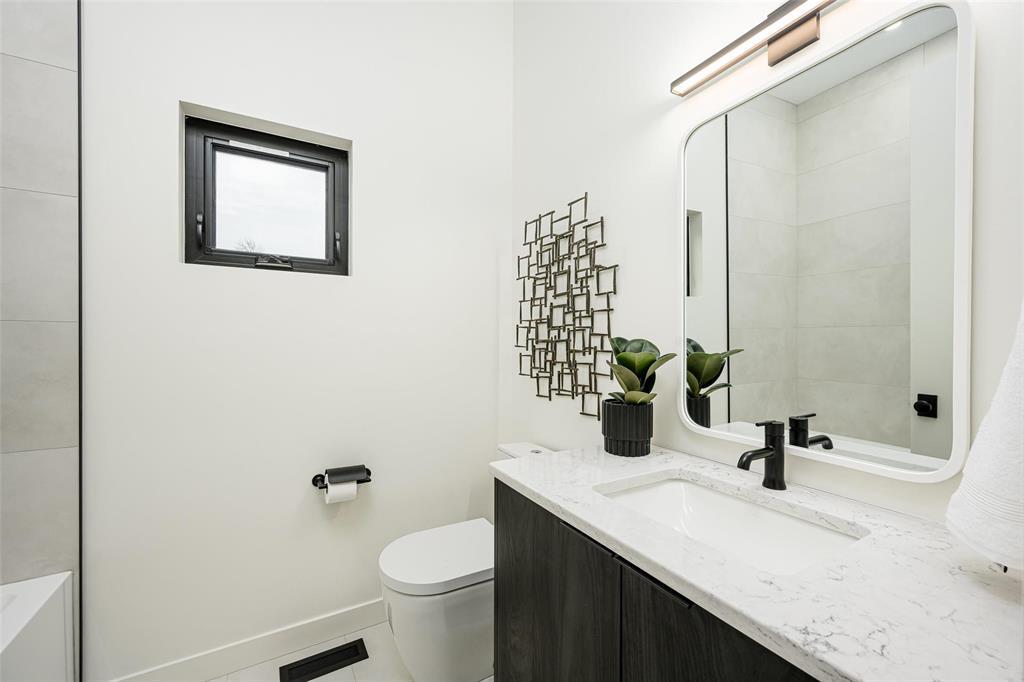 Photo 1 of 155 Waterloo Street, Winnipeg MB