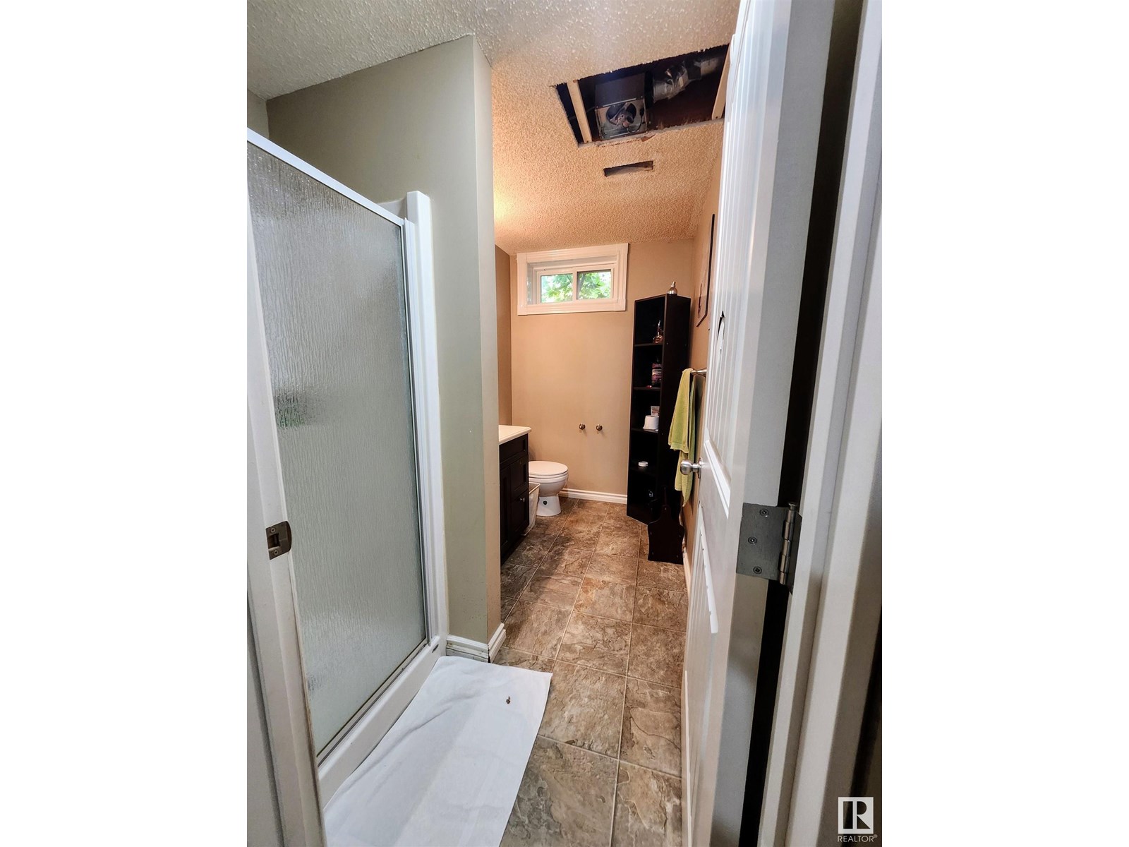 Photo 4 of 16 Raven Dr, Sherwood Park AB