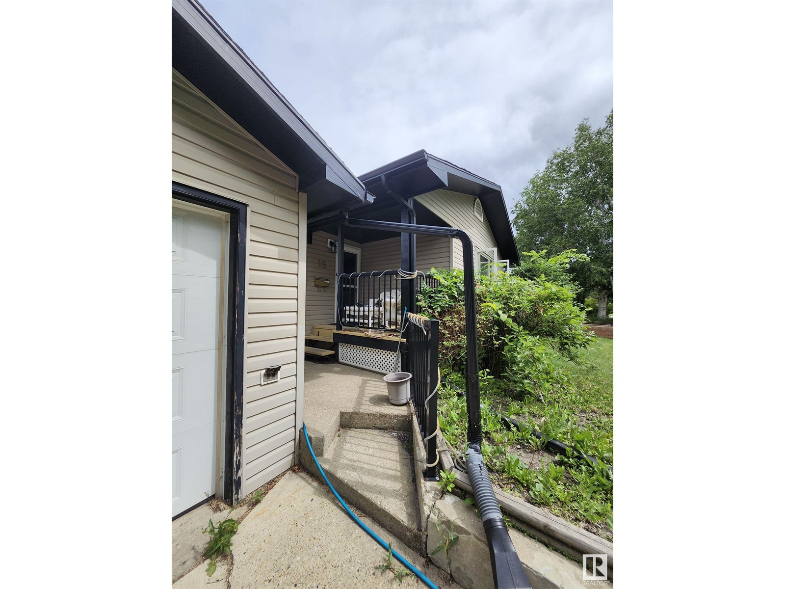 Photo 9 of 16 Raven Dr, Sherwood Park AB