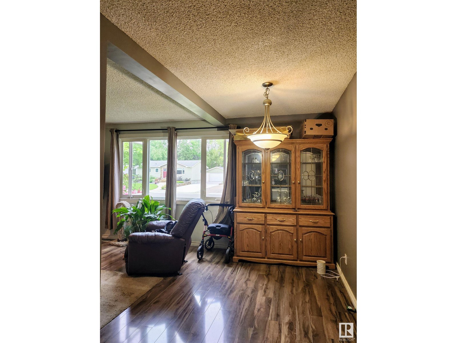 Photo 1 of 16 Raven Dr, Sherwood Park AB
