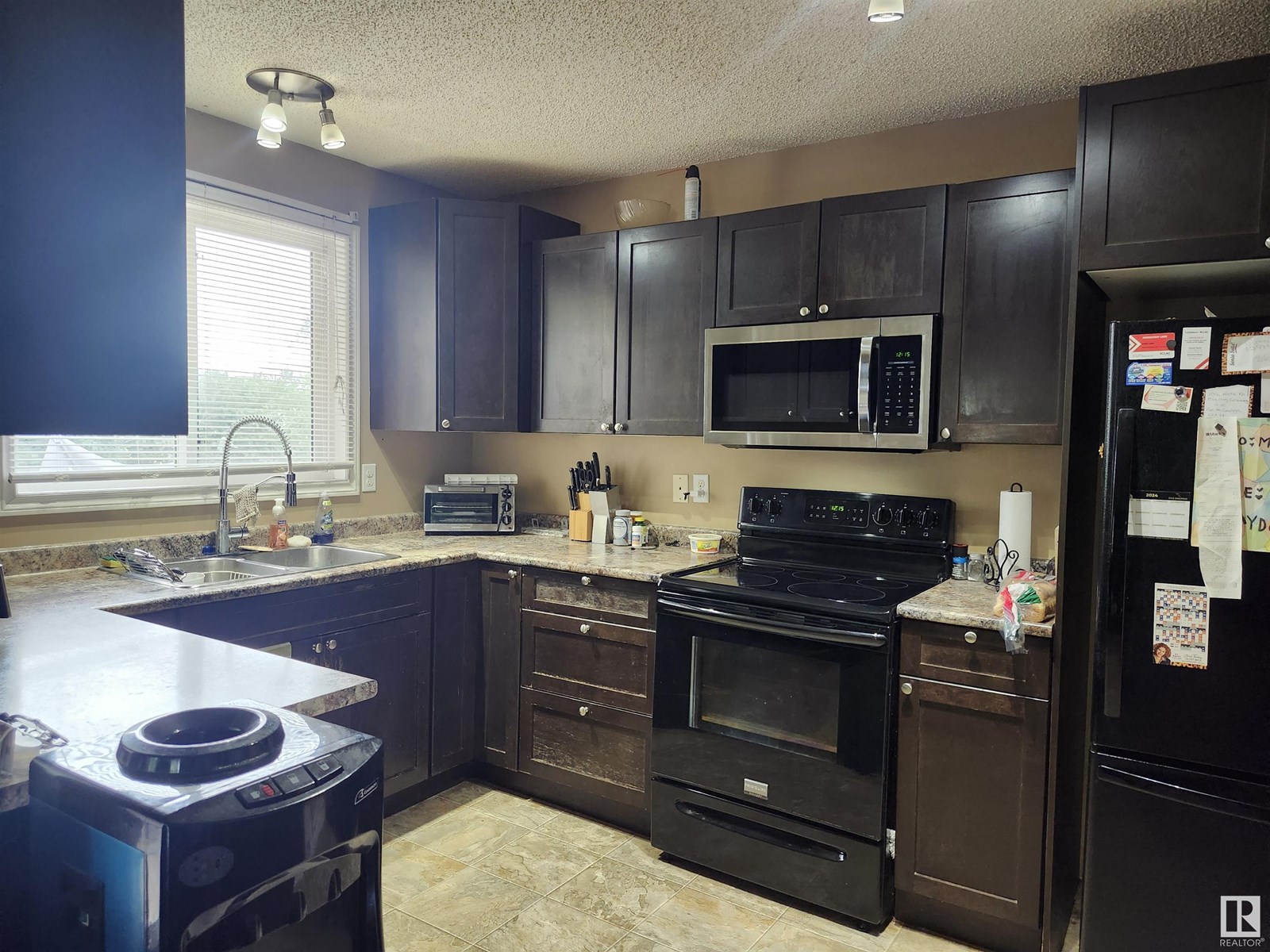 Photo 11 of 16 Raven Dr, Sherwood Park AB