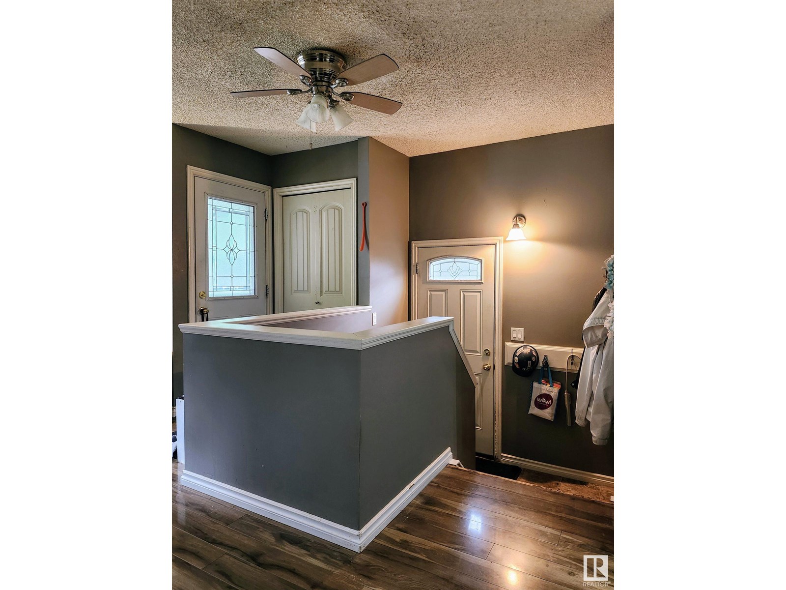 Photo 2 of 16 Raven Dr, Sherwood Park AB
