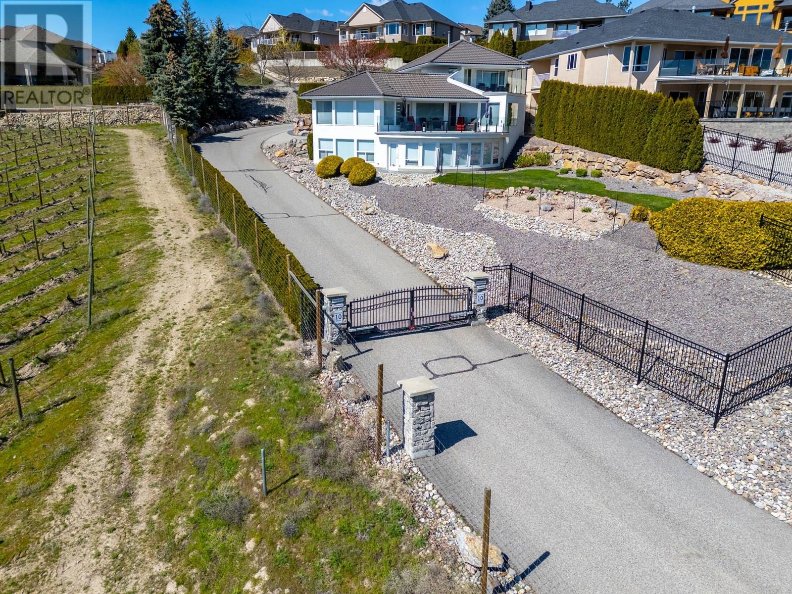 1554 Chardonnay Place, West Kelowna