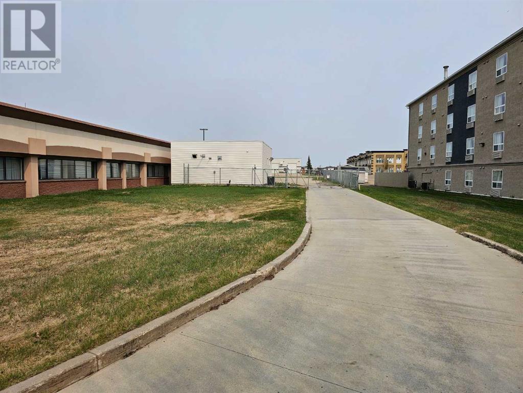 Photo 5 of 10070 117 Avenue, Grande Prairie AB